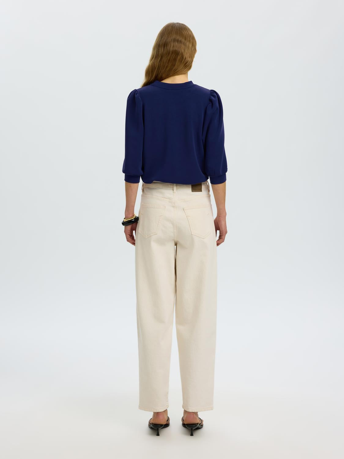 model_shot-back